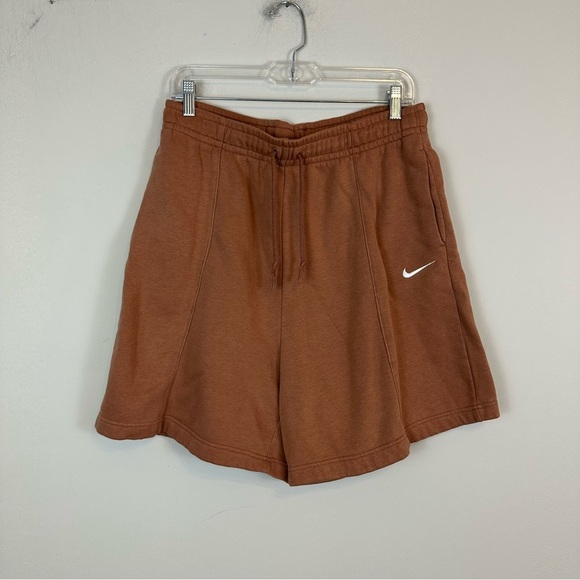 Nike | Women’s Camel Fleece Loose Fit High-Rise Pocket Shorts Medium - Picture 1 of 5